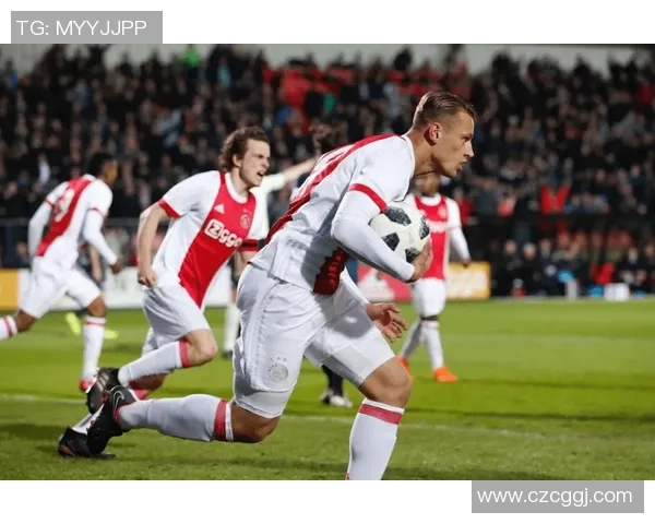 埃因霍温青年队迎战海尔蒙特全力争胜展现青春风采