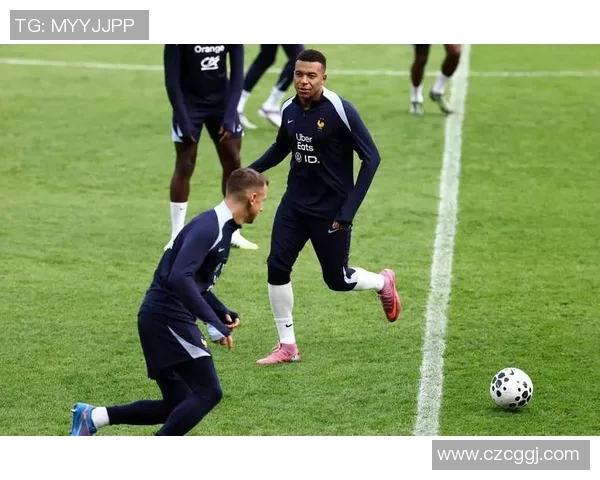 姆巴佩领衔法国队征战世界杯大赛 强势崛起成为全球足球新巨星 姆巴佩领衔法国队征战世界杯大赛 强势崛起成为全球足球新巨星