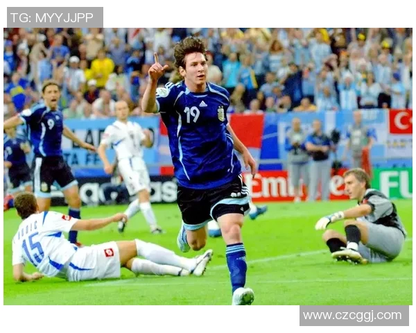 足球明星的荣耀之路:从青涩少年到世界顶级球员的成长历程 足球明星的荣耀之路:从青涩少年到世界顶级球员的成长历程