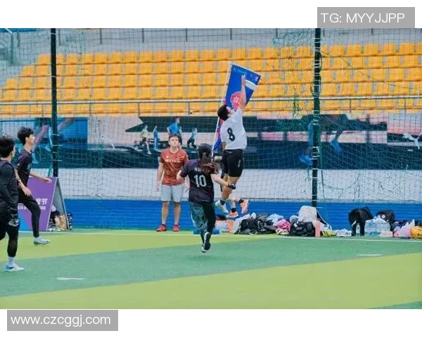 重庆飞盘队与深圳飞盘队赛后复盘分析双方状态及表现对比